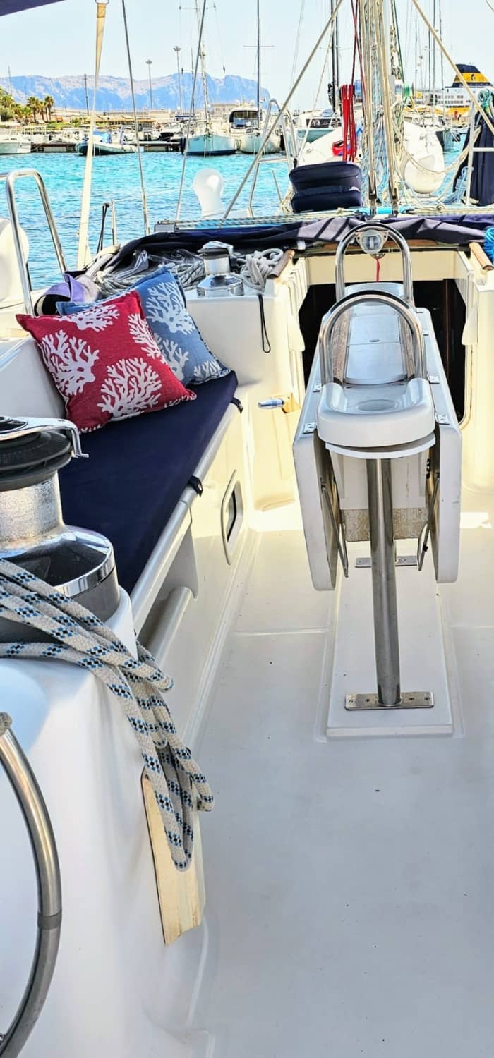 Discover Tavolara and dolphins tours