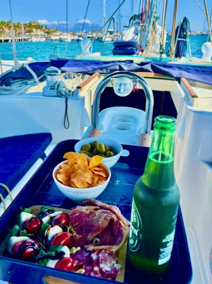 Discover Tavolara and dolphins tours