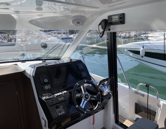 Votre journée à Ajaccio : louez un bateau à moteur pour 9 h de découverte.