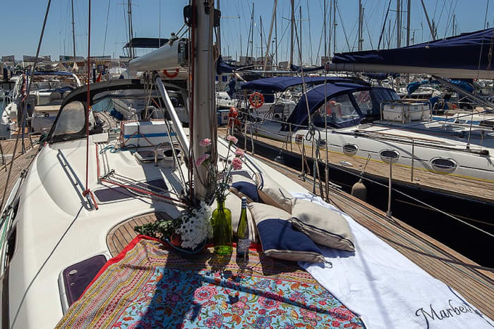 Pon rumbo a la alegría: Un día completo de navegación auténtica en el municipio de El Puerto de Santa María a bordo de un velero.