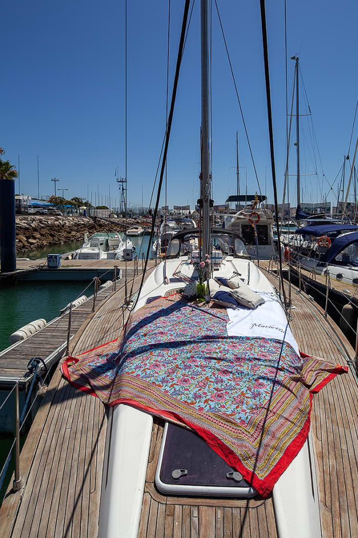Pon rumbo a la alegría: Un día completo de navegación auténtica en el municipio de El Puerto de Santa María a bordo de un velero.