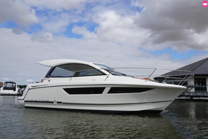 Private sea excursion with dedicated skipper | Day trip in the Mediterranean – turquoise coves & swimming