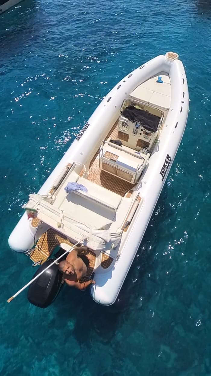 Enjoy 9h on a motorboat to explore Terracina