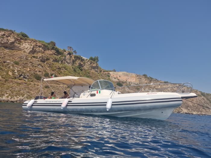 Una giornata  su un gommone 10 Mt.