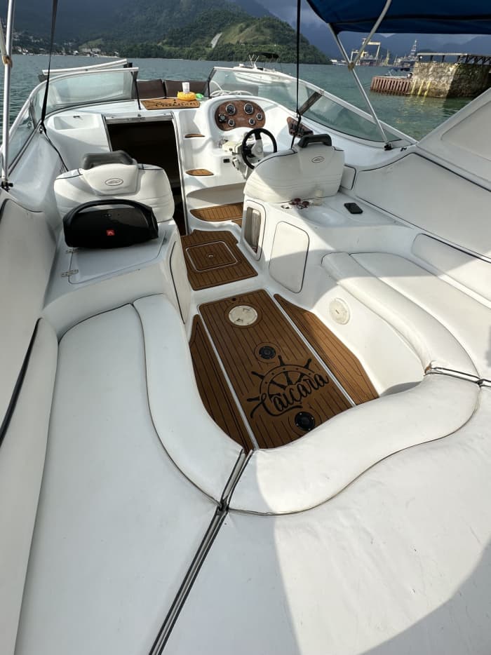 Discover Angra dos Reis's shores: A complete day trip aboard a motorboat