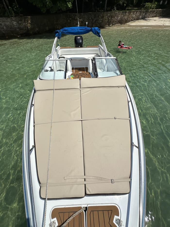 Discover Angra dos Reis's shores: A complete day trip aboard a motorboat