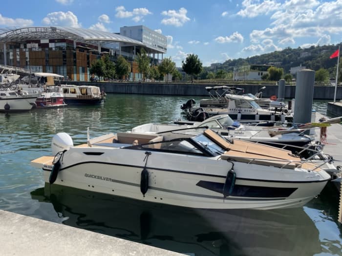 Boat rental in Hyères
Quicksilver - Day cruiser 7.55