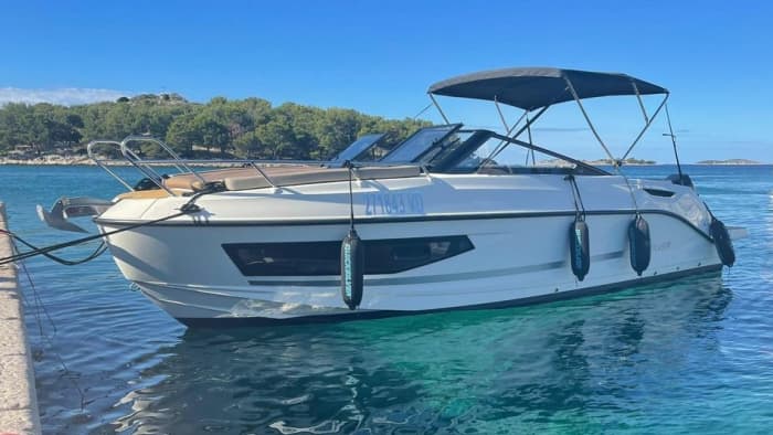 Boat rental in Hyères
Quicksilver - Day cruiser 7.55
