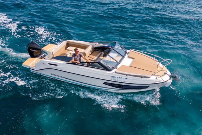 Boat rental in Hyères
Quicksilver - Day cruiser 7.55