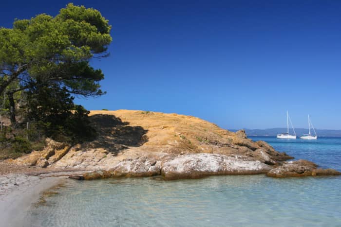Boat rental in Hyères
Quicksilver - Day cruiser 7.55