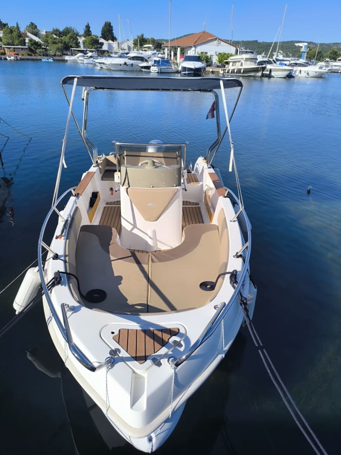 Un día en Šibenik en una lancha motora