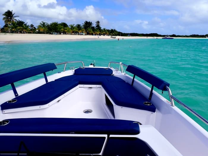 Entdecken Sie Saint Martin: Ein sonniger Tag auf einem Motorboot