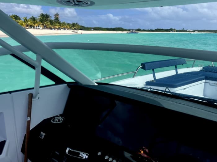 Entdecken Sie Saint Martin: Ein sonniger Tag auf einem Motorboot