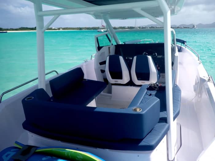 Entdecken Sie Saint Martin: Ein sonniger Tag auf einem Motorboot
