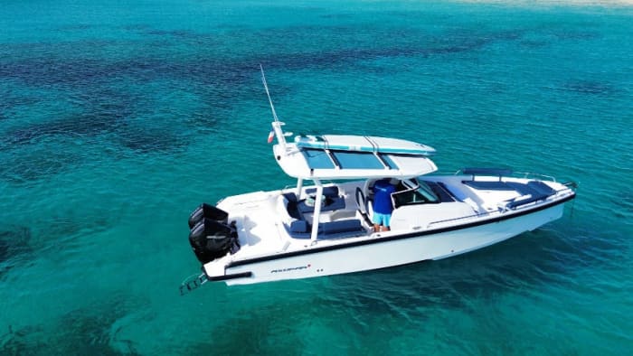 Entdecken Sie Saint Martin: Ein sonniger Tag auf einem Motorboot