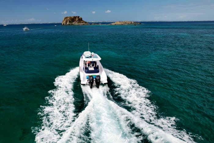 Entdecken Sie Saint Martin: Ein sonniger Tag auf einem Motorboot