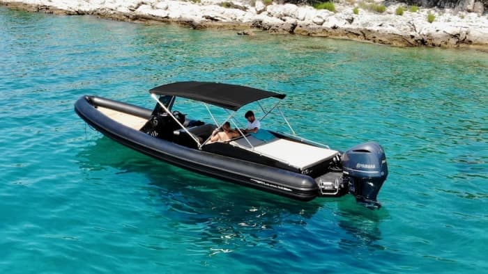 Jouw dag in Trogir: Huur een motorboot voor een dag vol ontdekkingen.