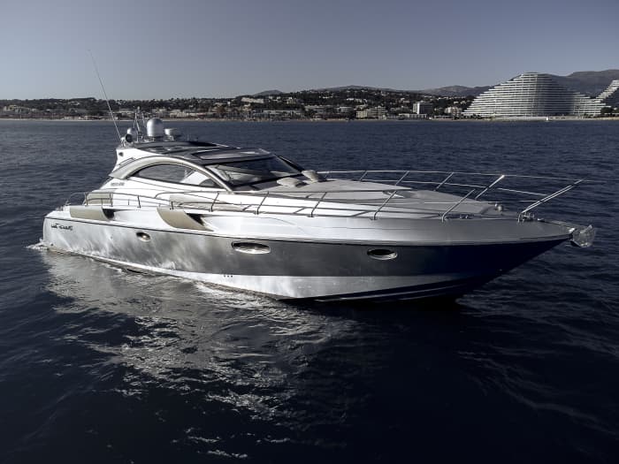 Le meilleur de Villeneuve-Loubet se découvre sur l'eau : une journée privée complète à bord d'un yacht à moteur