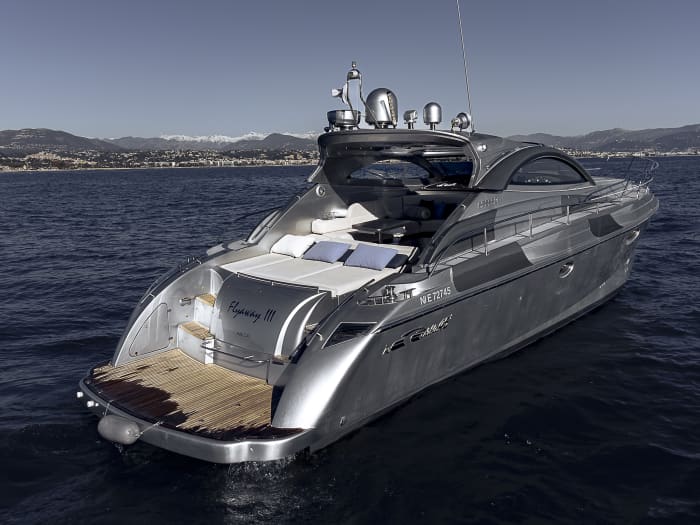Le meilleur de Villeneuve-Loubet se découvre sur l'eau : une journée privée complète à bord d'un yacht à moteur
