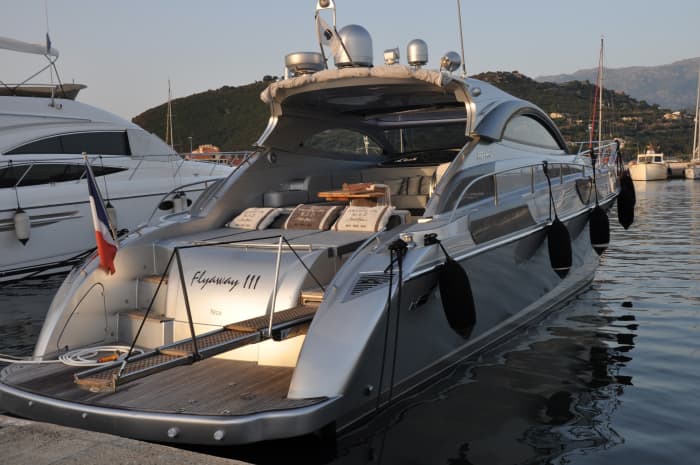 Le meilleur de Villeneuve-Loubet se découvre sur l'eau : une journée privée complète à bord d'un yacht à moteur