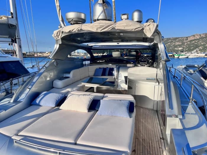 Le meilleur de Villeneuve-Loubet se découvre sur l'eau : une journée privée complète à bord d'un yacht à moteur