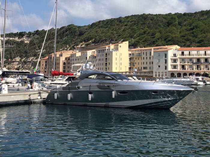 Le meilleur de Villeneuve-Loubet se découvre sur l'eau : une journée privée complète à bord d'un yacht à moteur
