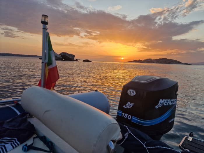 Scopri l'incanto del mare di Sardegna a bordo con noi