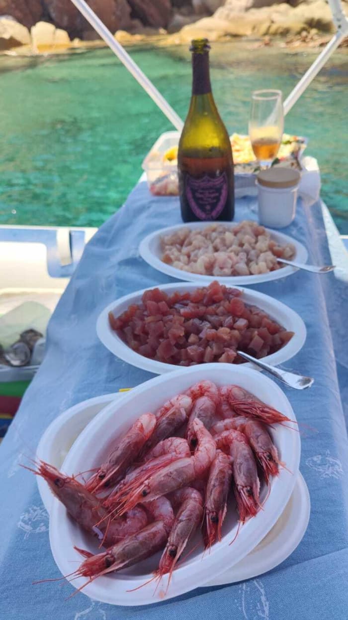 Scopri l'incanto del mare di Sardegna a bordo con noi