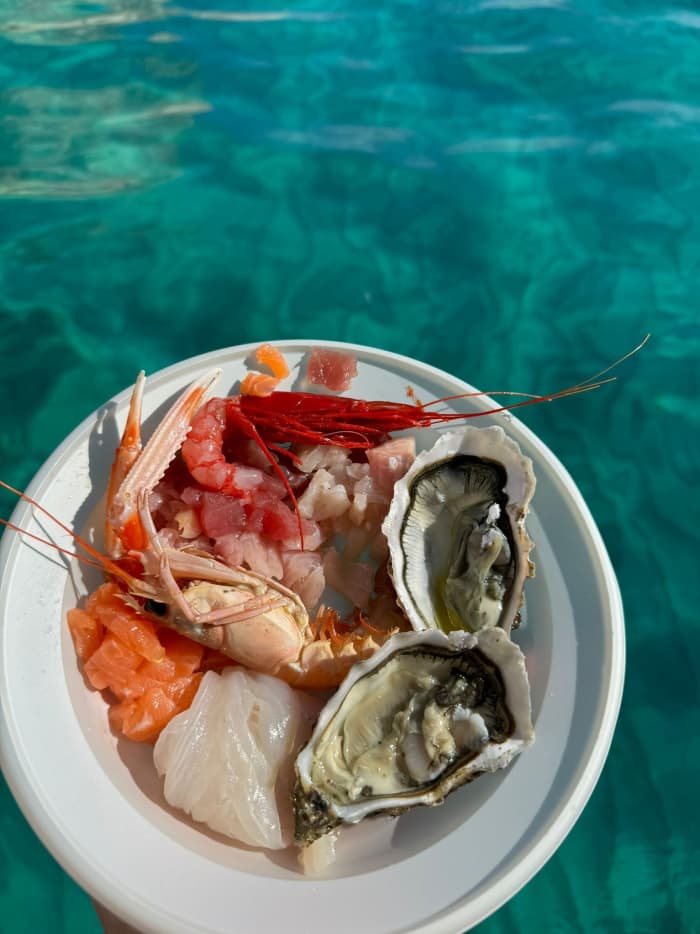 Scopri l'incanto del mare di Sardegna a bordo con noi