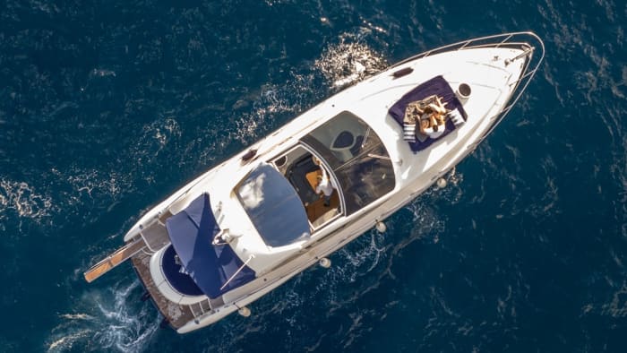 Votre expérience privée à Funchal : une journée exclusive à bord d'un yacht à moteur