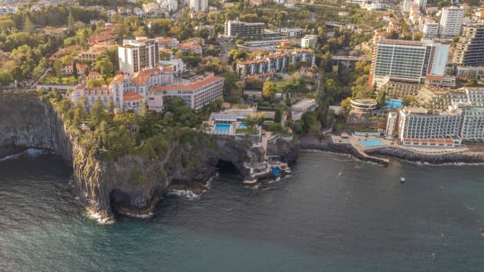 Votre expérience privée à Funchal : une journée exclusive à bord d'un yacht à moteur