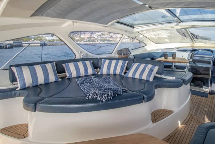 Votre expérience privée à Funchal : une journée exclusive à bord d'un yacht à moteur