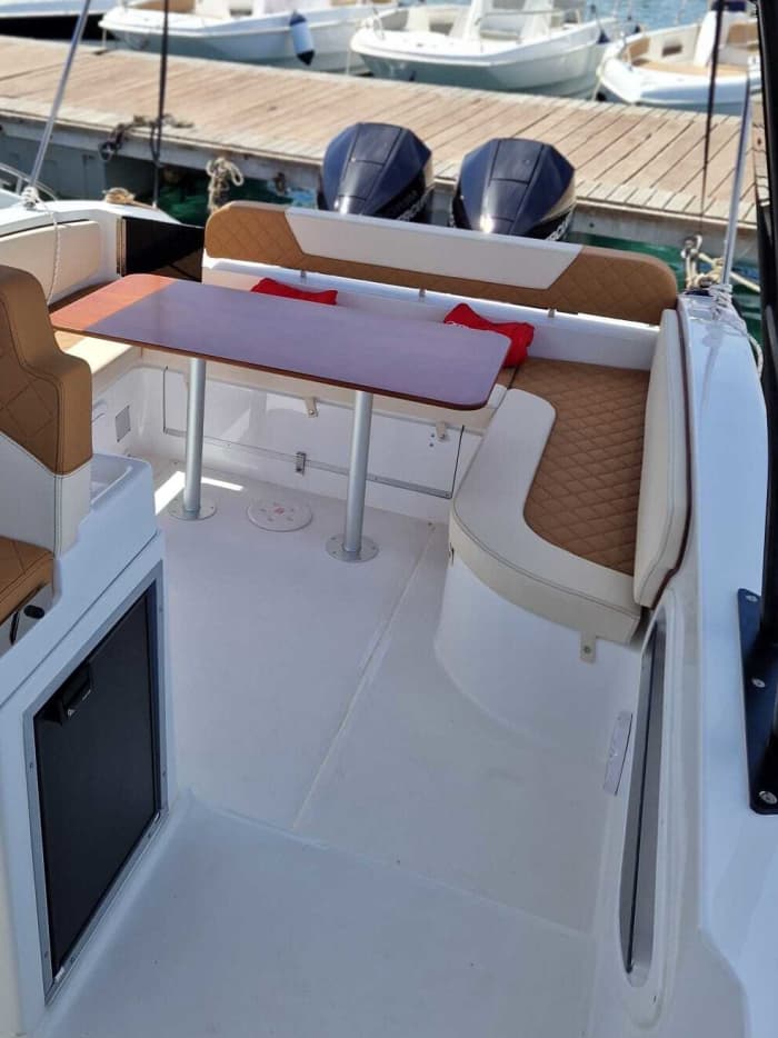 Enjoy 8h on a motorboat to explore Taormina