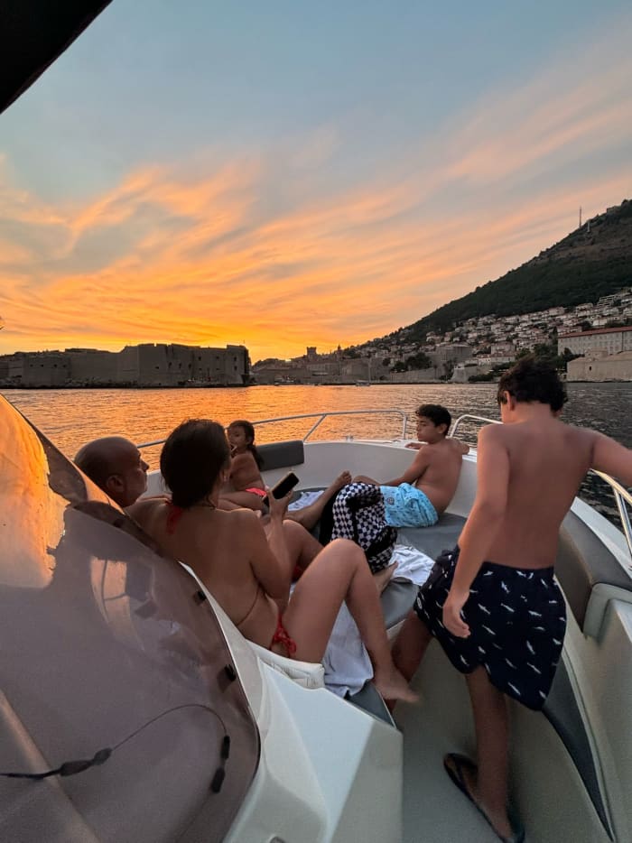 Bootstour bei Sonnenuntergang: Entdecken Sie Dubrovniks Küste in der goldenen Stunde