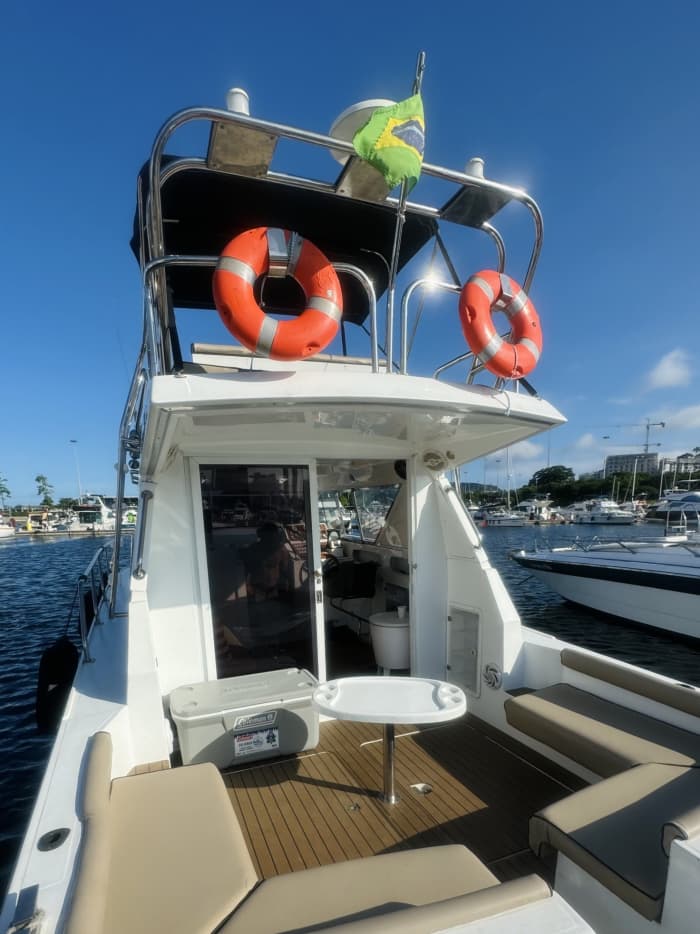 Rio de Janeiro escape: 2h of relaxation on a motorboat