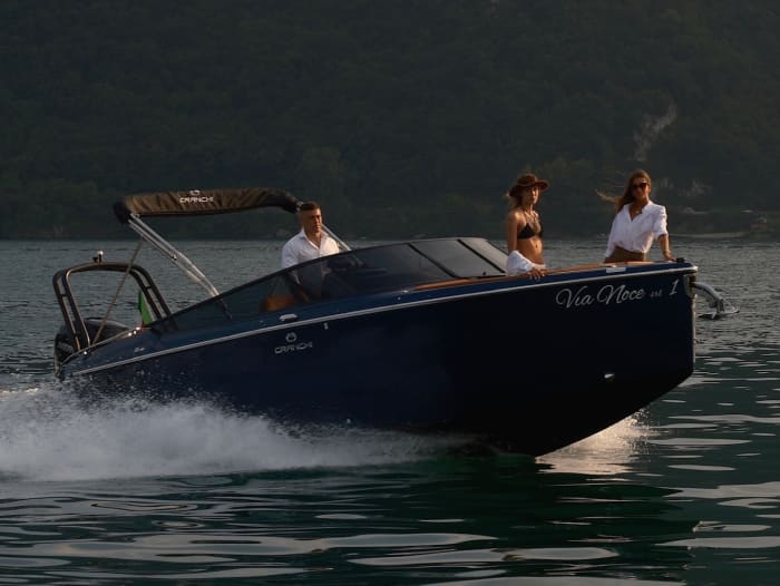 Your day on Lake Como: rent a motorboat for a full day of discovery