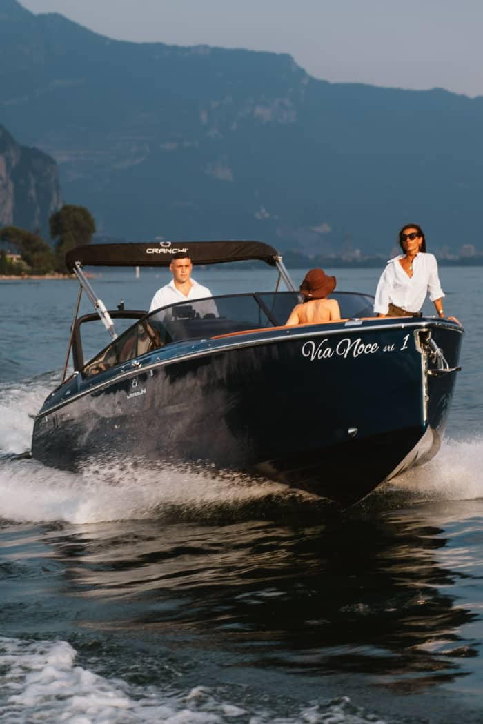 Your day on Lake Como: rent a motorboat for a full day of discovery