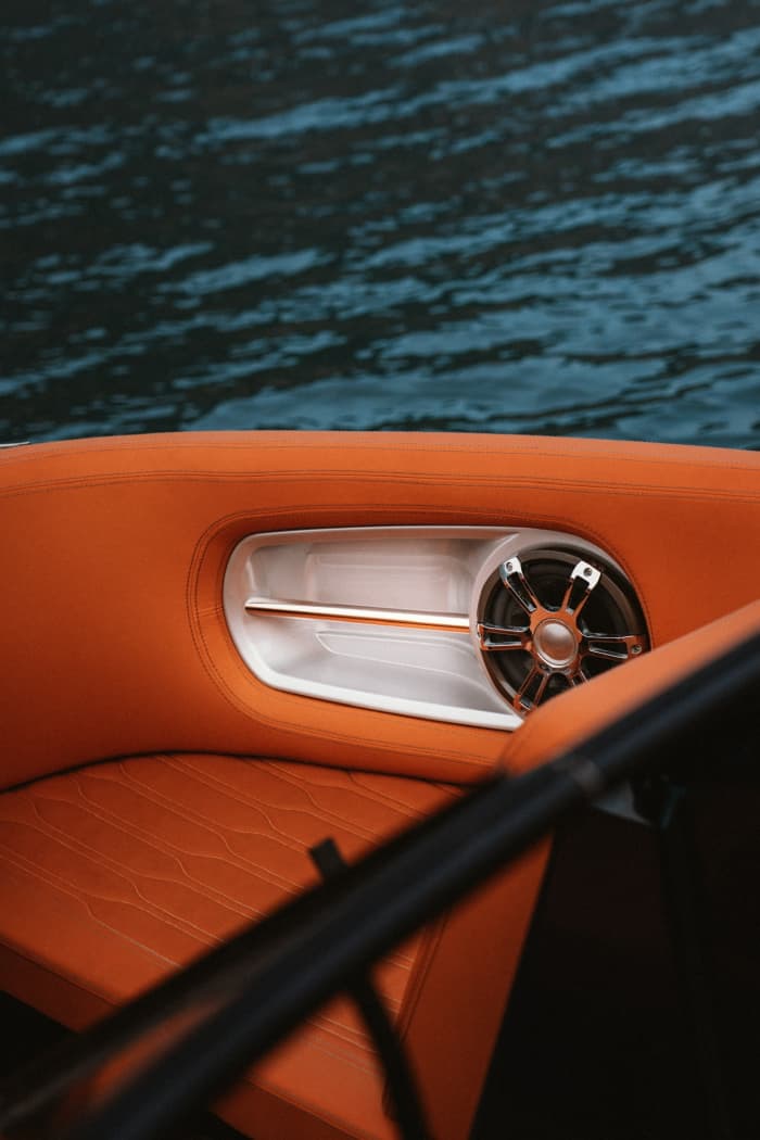 Your day on Lake Como: rent a motorboat for a full day of discovery