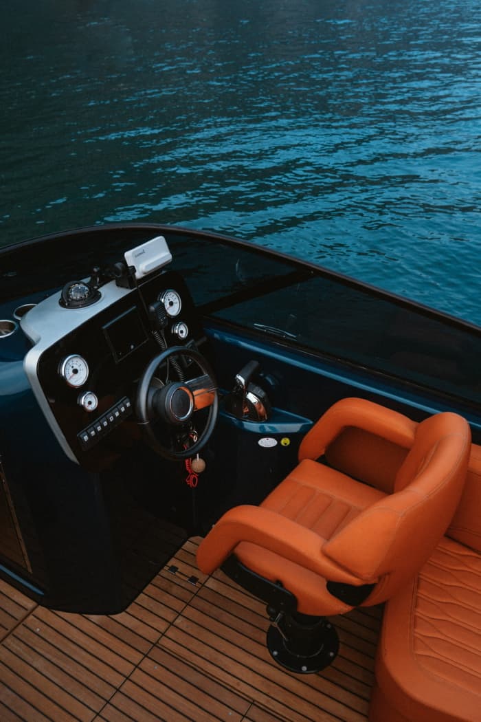 Your day on Lake Como: rent a motorboat for a full day of discovery