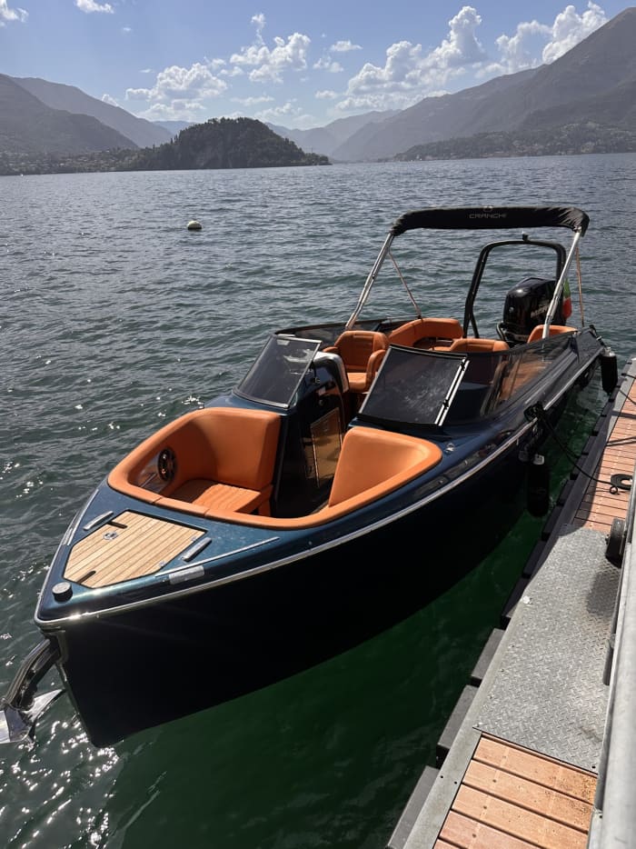 Your day on Lake Como: rent a motorboat for a full day of discovery