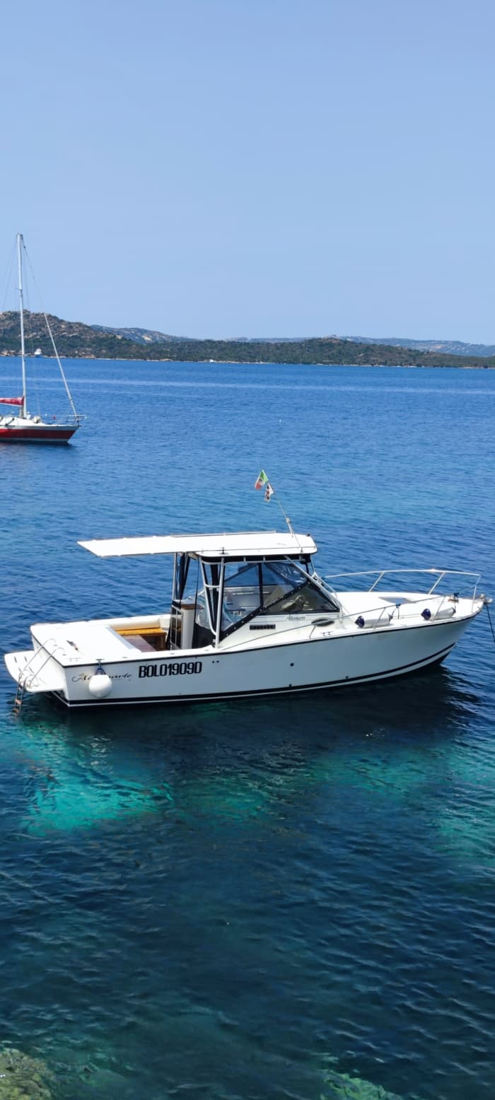 Exclusieve, persoonlijke rondvaart door de La Maddalena-archipel op een elegante klassieke motorboot. (Incidenteel beschikbaar)