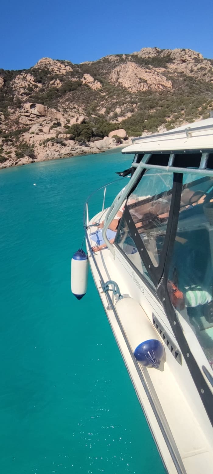 Exclusieve, persoonlijke rondvaart door de La Maddalena-archipel op een elegante klassieke motorboot. (Incidenteel beschikbaar)