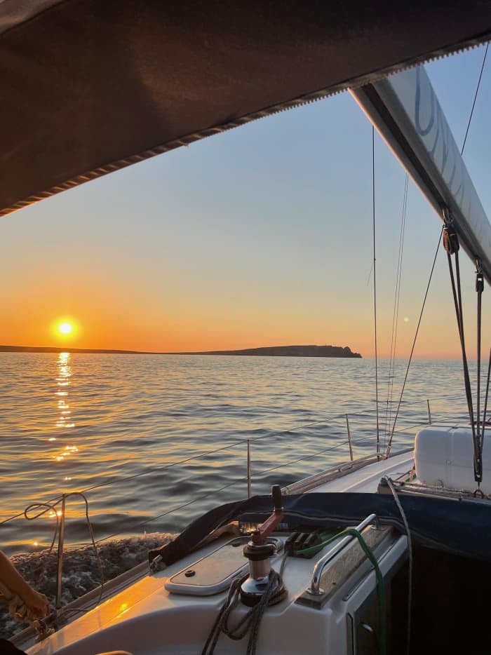 Heldagssegling i Roda de Berà med segelbåt