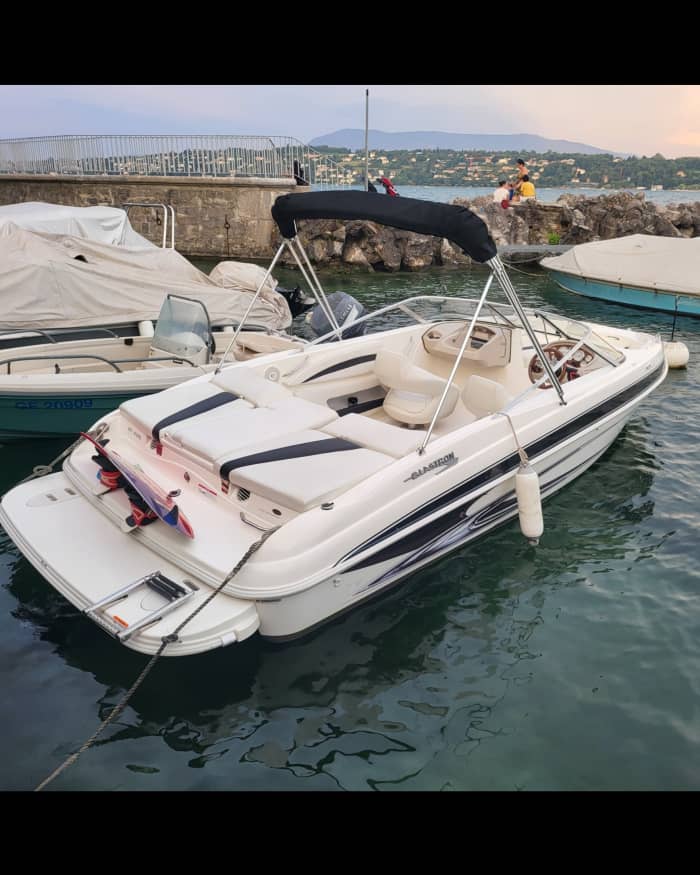 Relax on a 4h boat trip in Geneva