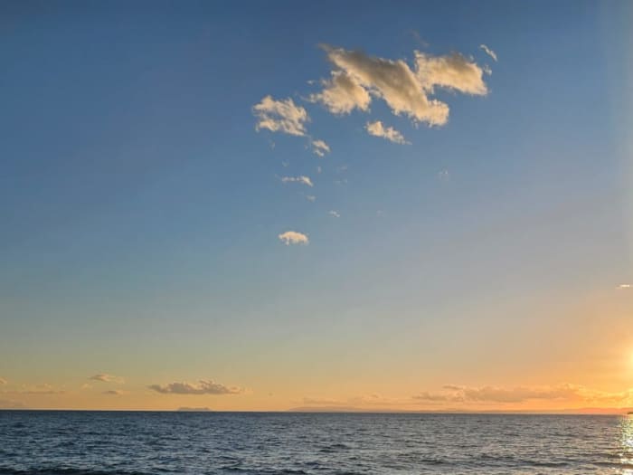 Sunset Sparkle: 1-Hour Cava Cruise from Puerto Banús