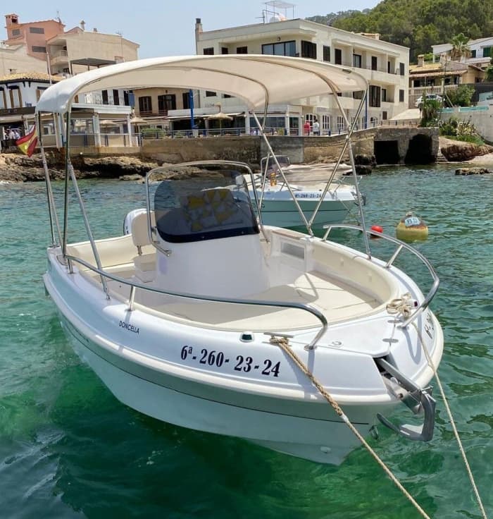 Mallorca Hidden Coves: Full-Day Boat Experience from Andratx