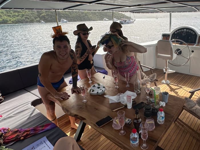 La tua fuga VIP a Marmaris: un viaggio di 3 ore e 30 minuti in caicco.