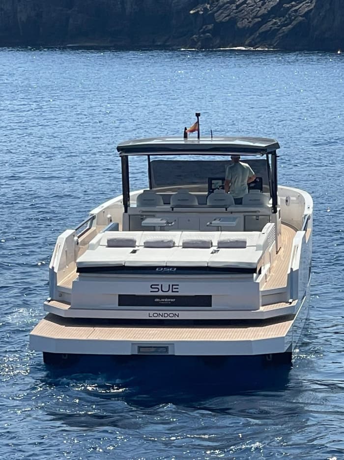 Your day in Calvià: Rent a motorboat for 8h of discovery
