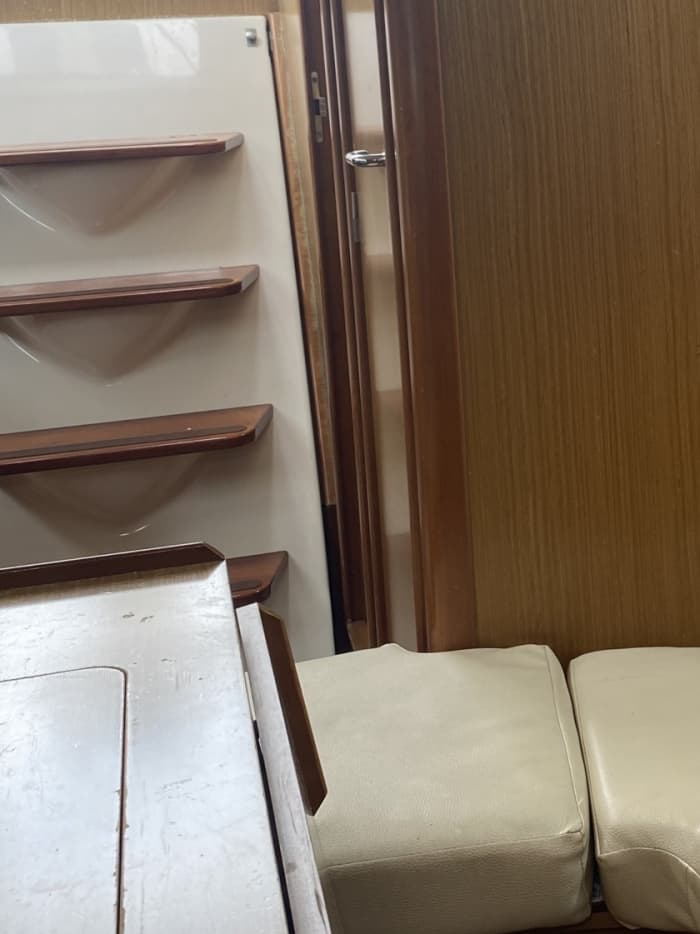 Experiencia de navegación de día completo en un velero en Combarro