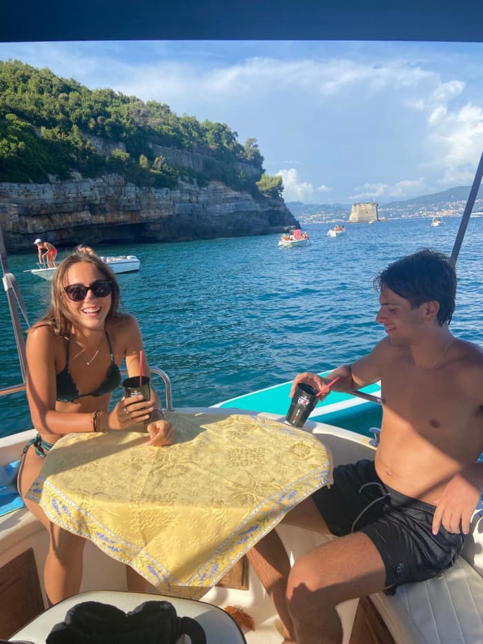 Verken La Spezia in een halve dag: huur een motorboot voor 4 uur.